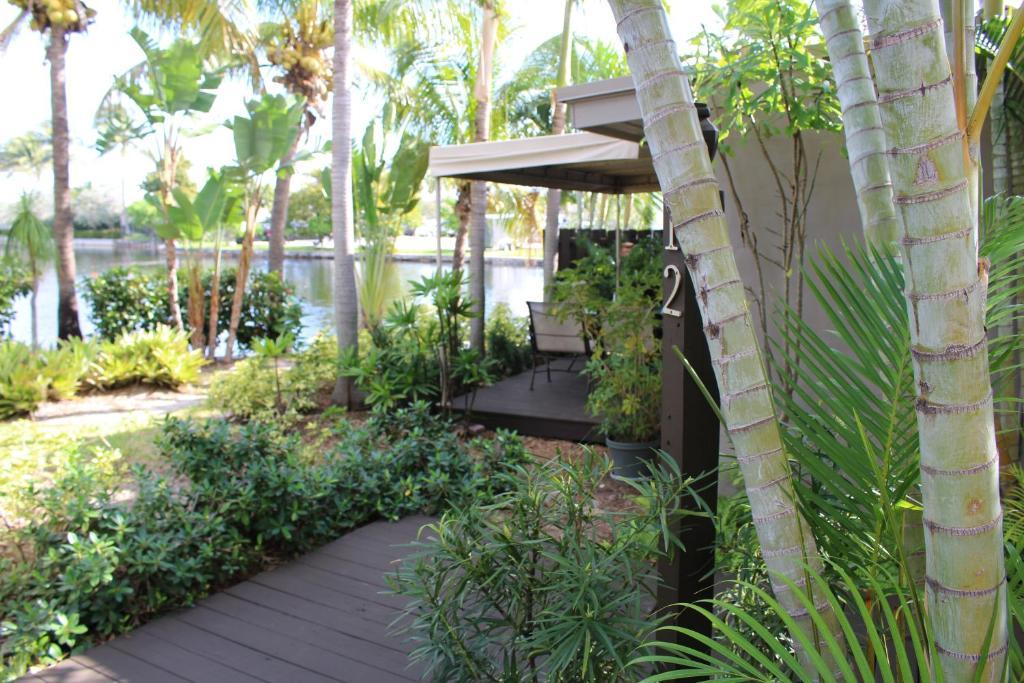 The Cabanas Guesthouse & Spa - Gay Resort Catering To Gay Men Oakland Park Exterior foto