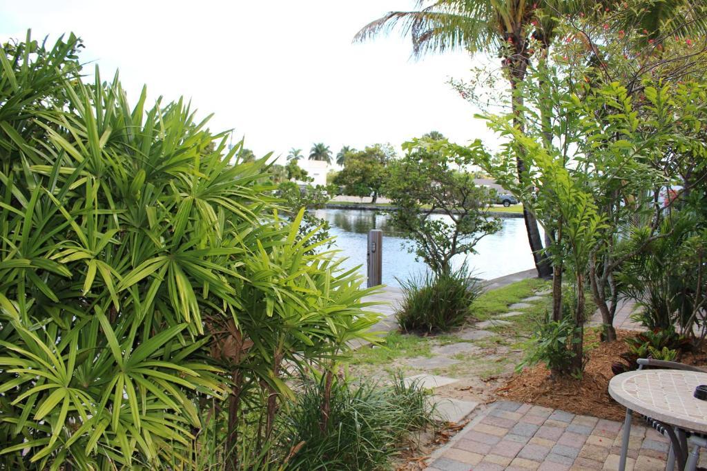 The Cabanas Guesthouse & Spa - Gay Resort Catering To Gay Men Oakland Park Exterior foto